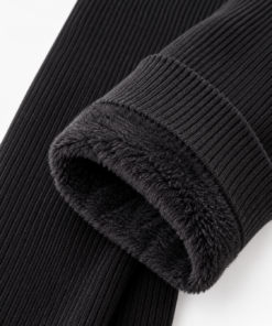PIHE-PUHA plüssbéléses bordázott leggings fekete színben, puha plüssbéléssel közelről